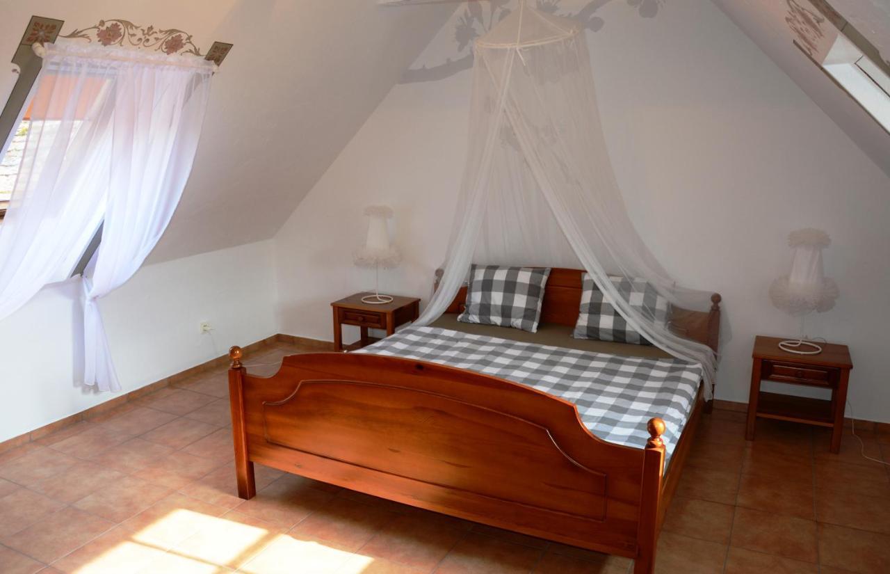 Habansky Dum Hotel Dolni Vestonice Ngoại thất bức ảnh